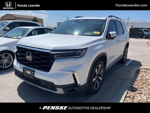 Used 2025 Honda Pilot Elite image 1