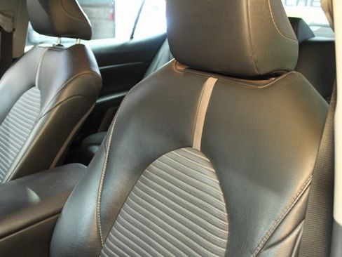 Used 2019 Toyota Camry SE image 14