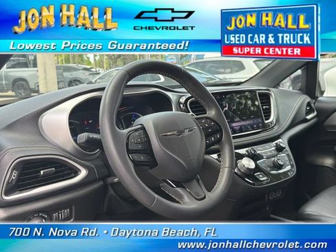 Used 2022 Chrysler Pacifica Touring-L w/ Uconnect Theater Family Group FWD image 16