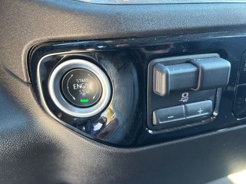 Used 2025 GMC Sierra 1500 SLT image 54