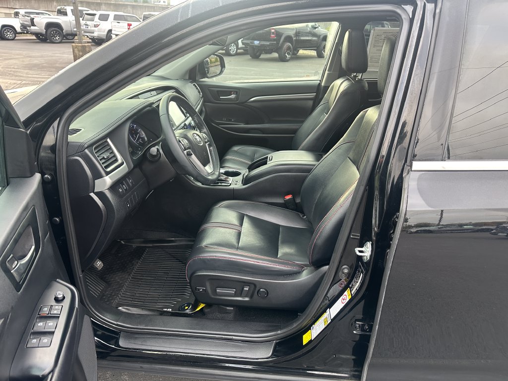 Used 2019 Toyota Highlander SE AWD/4WD image 13