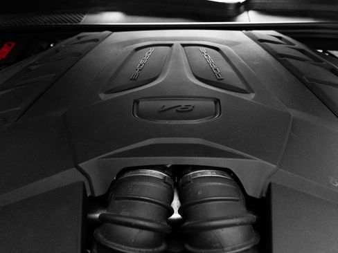 Certified 2025 Porsche Cayenne GTS AWD/4WD image 42
