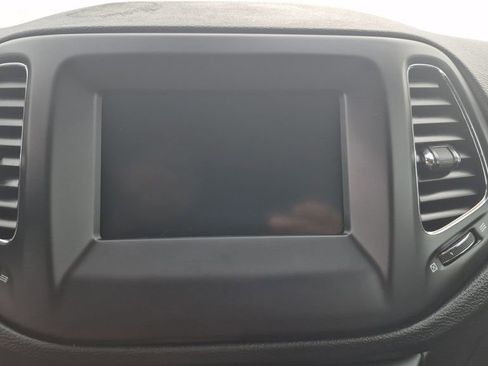 Used 2019 Jeep Compass Latitude w/ Popular Equipment Group image 9