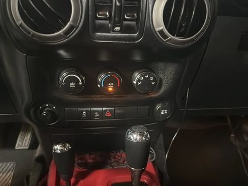 Used 2013 Jeep Wrangler Unlimited Sport AWD/4WD image 15