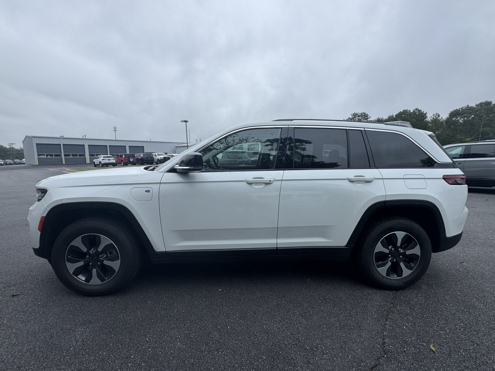 Used 2024 Jeep Grand Cherokee Limited 4xe AWD/4WD image 8