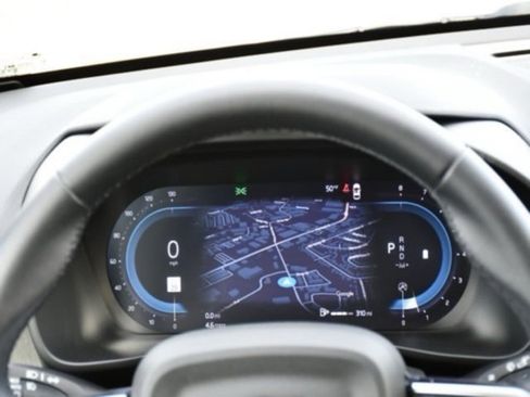 Certified 2025 Volvo XC40 B5 Plus image 21