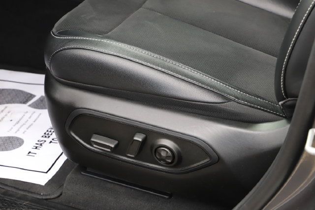 Used 2023 Jeep Grand Cherokee L Laredo AWD/4WD image 13