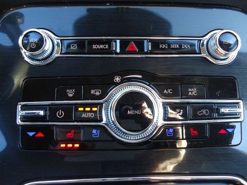 Used 2022 Lincoln Nautilus Reserve w/ Equipment Group 201A image 19