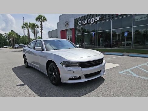 Used 2020 Dodge Charger SXT w/ Driver Convenience Group RWD image 17