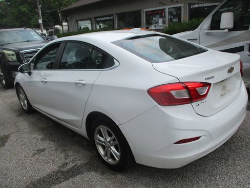 Used 2018 Chevrolet Cruze LT w/ Convenience Package FWD image 5