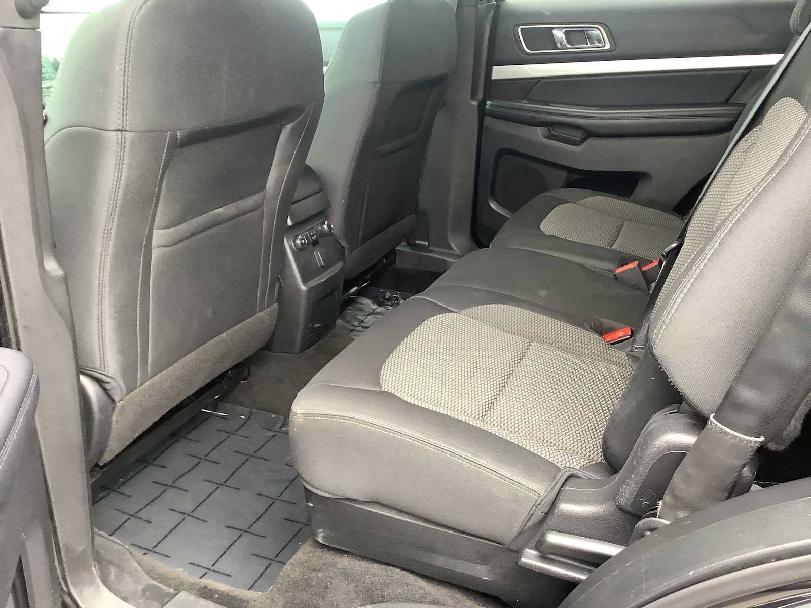 Used 2016 Ford Explorer XLT w/ Class II Trailer Tow Package AWD/4WD image 12