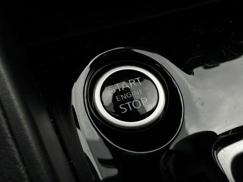 Used 2025 Nissan Versa SV w/ Trunk Package FWD image 22