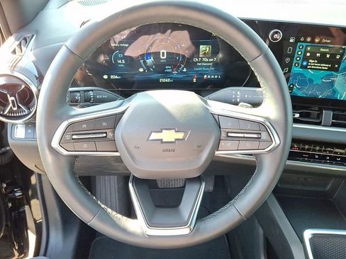 Used 2025 Chevrolet Equinox LT FWD image 14