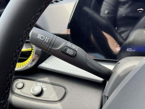 New 2026 Chevrolet Trax LT w/ Sunroof Package FWD image 18