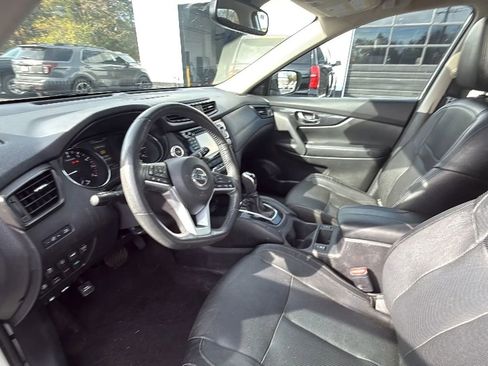 Used 2017 Nissan Rogue SL w/ SL Premium Package image 16