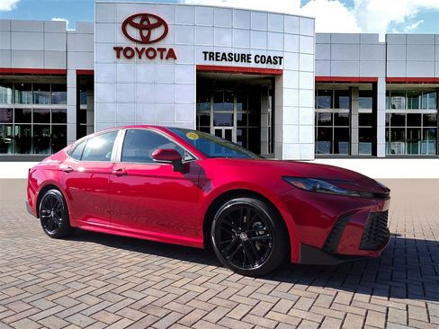 Used 2026 Toyota Camry SE image 1