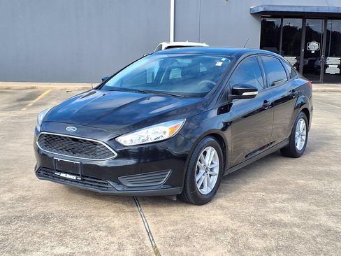 Used 2017 Ford Focus SE FWD image 3