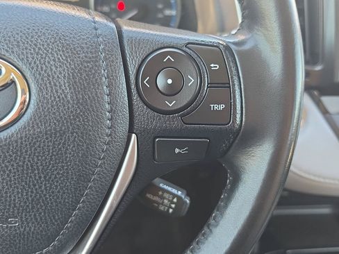 Used 2018 Toyota RAV4 XLE AWD/4WD image 16