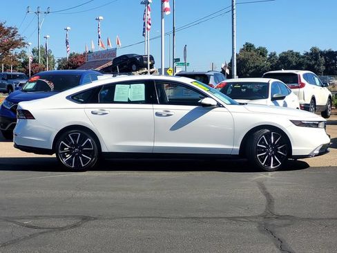 Used 2024 Honda Accord Touring image 3