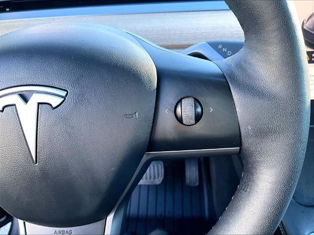 Used 2022 Tesla Model Y Long Range AWD/4WD image 25