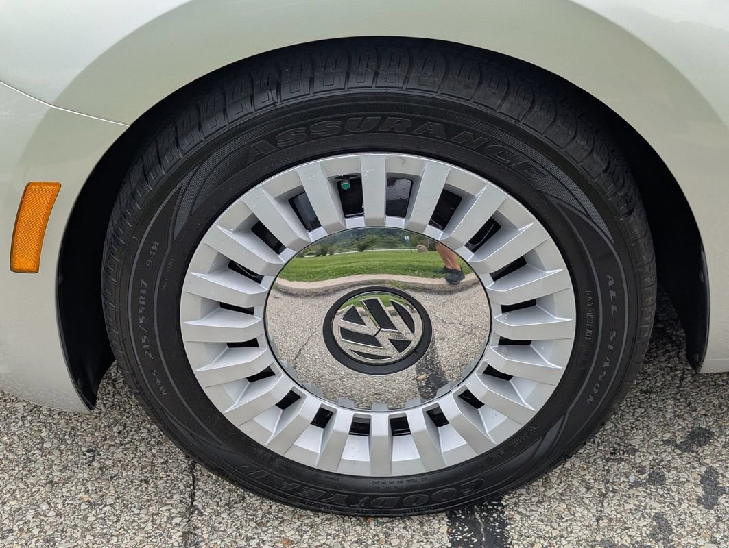 Used 2014 Volkswagen Beetle TDI FWD image 25