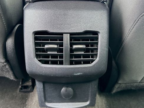 Used 2019 Ford Fusion SE image 17