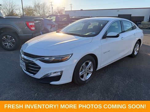 Used 2024 Chevrolet Malibu LT image 3