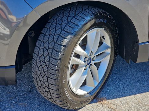 Used 2015 Ford Edge SEL image 32