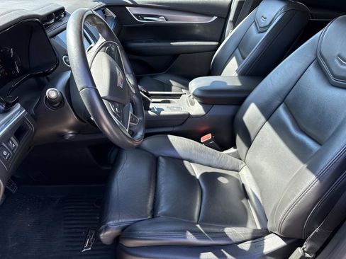 Used 2017 Cadillac XT5 Luxury w/ Driver Awareness Package image 16