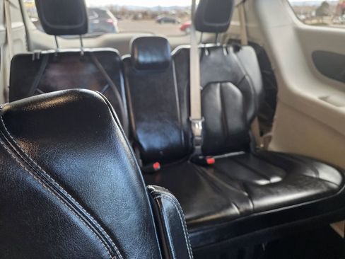 Used 2021 Chrysler Voyager Lxi image 23
