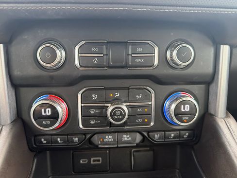 Used 2023 GMC Yukon SLT RWD image 32