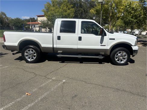 Used 2005 Ford F250 Lariat AWD/4WD image 5
