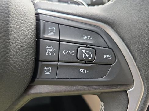 Used 2025 Jeep Grand Cherokee L Limited RWD image 19