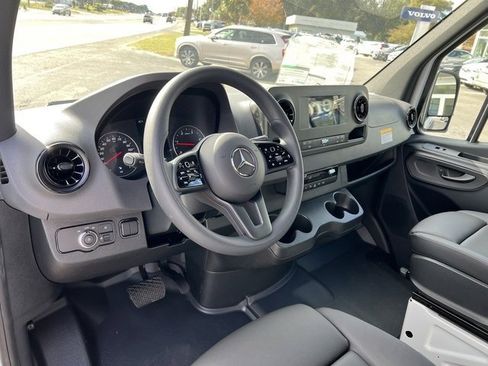 Used 2024 Mercedes-Benz Sprinter 2500 image 16
