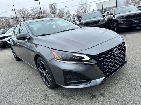 Used 2025 Nissan Altima 2.5 SR image 8