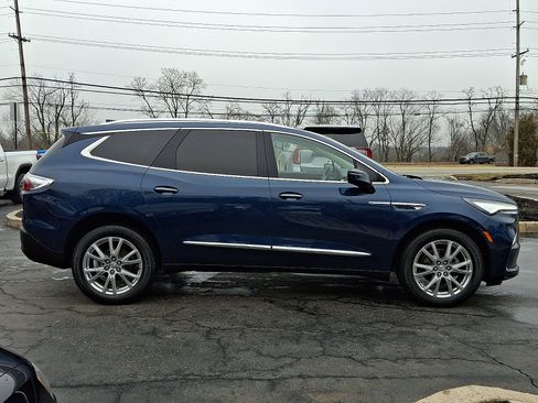 Used 2023 Buick Enclave Essence w/ Experience Buick Package image 7