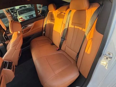 Used 2017 BMW 740i RWD image 10