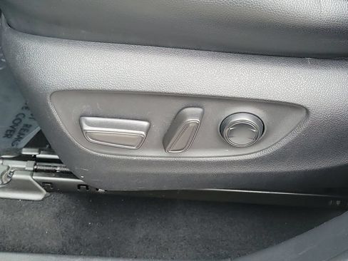 Used 2021 Toyota Highlander XLE FWD image 20