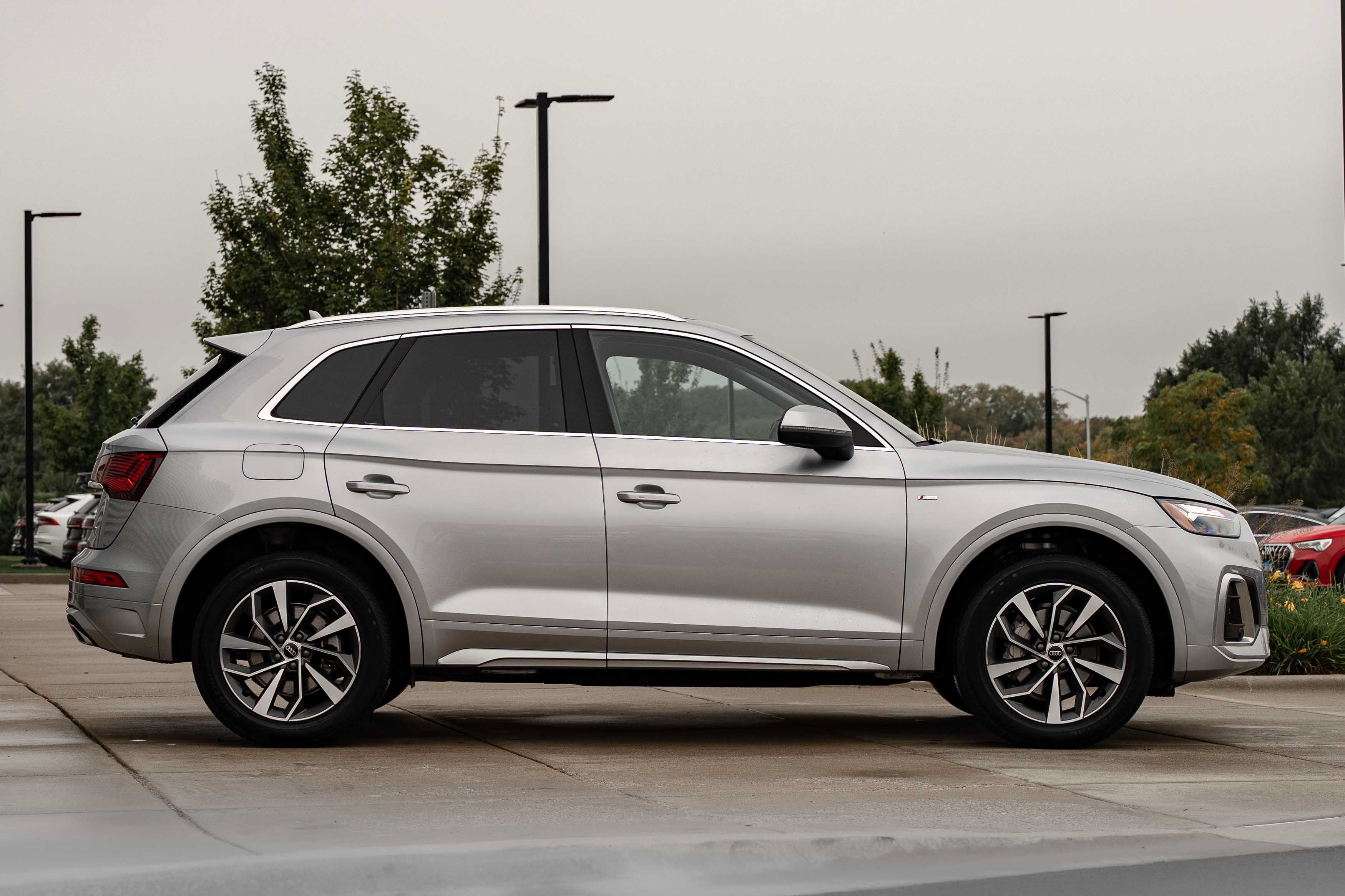 Certified 2024 Audi Q5 2.0T Premium w/ Convenience Package AWD/4WD image 3