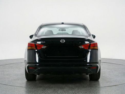 Used 2025 Nissan Altima 2.5 SV image 7