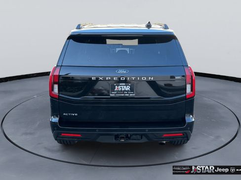 Used 2025 Ford Expedition Active AWD/4WD image 6