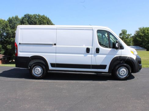 Used 2025 RAM ProMaster 2500 w/ U-Haul Equipment Group FWD image 5