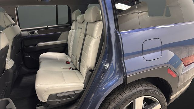 Used 2026 Hyundai Santa Fe Limited AWD/4WD image 24