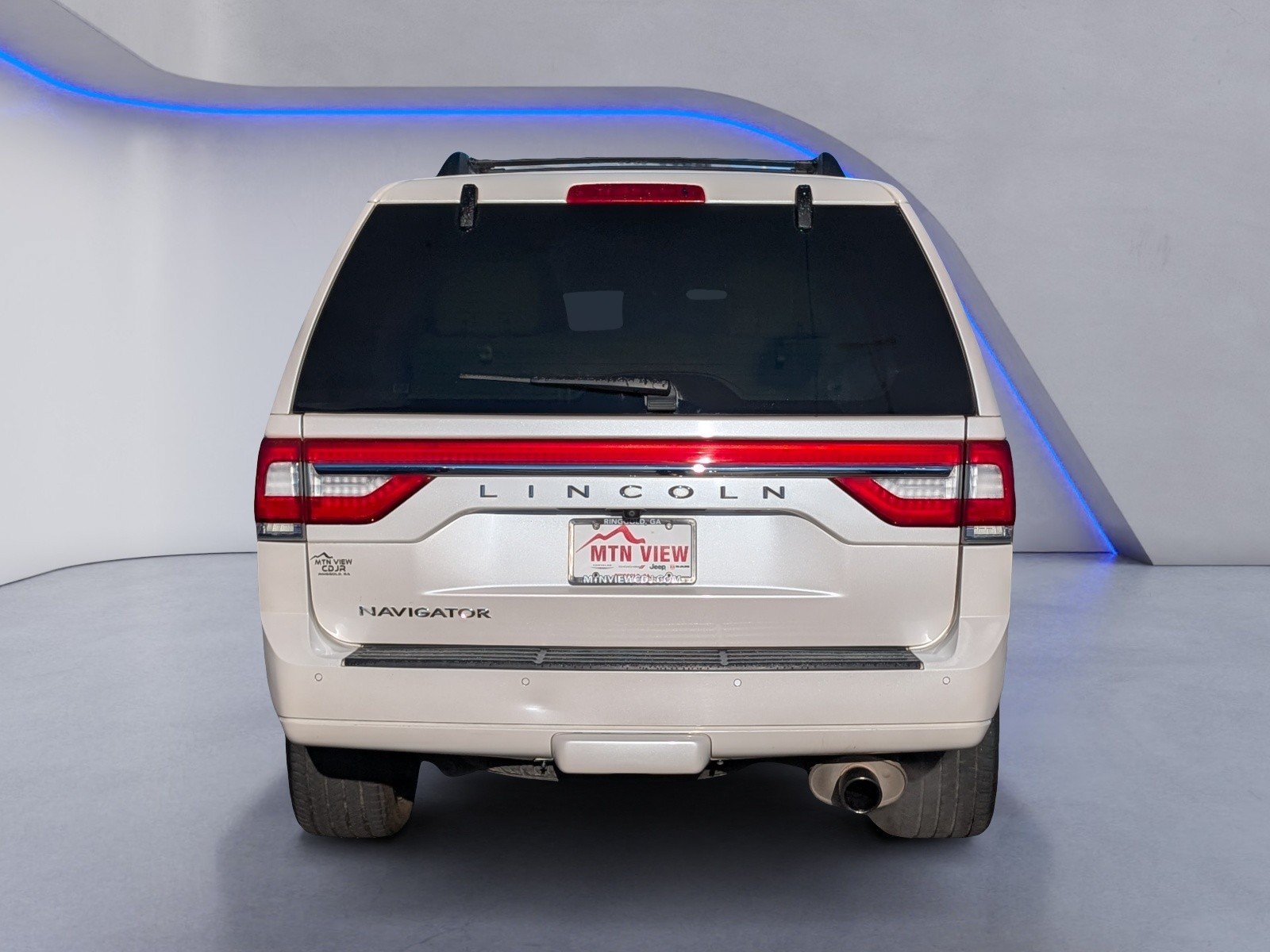 Used 2017 Lincoln Navigator Reserve AWD/4WD image 7