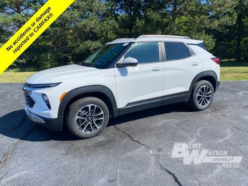 Used 2024 Chevrolet TrailBlazer LT w/ LT Cold Weather Package AWD/4WD image 3