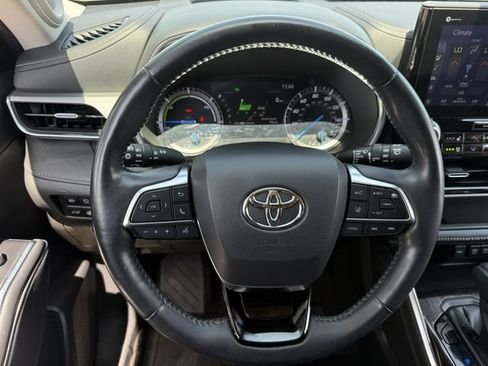 Used 2021 Toyota Highlander Platinum AWD/4WD image 14