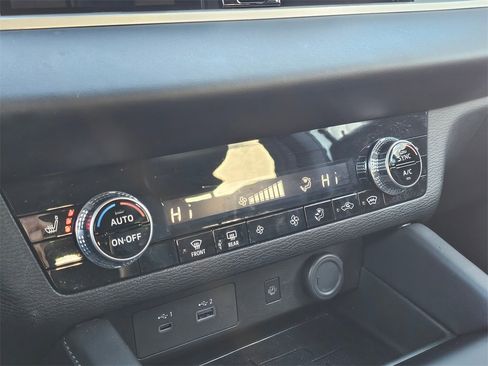 Used 2023 Mitsubishi Outlander SE image 24