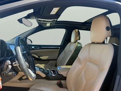Used 2017 Porsche Cayenne S image 17