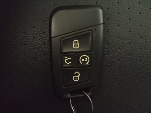 Used 2023 Volkswagen Jetta SE w/ Panoramic Sunroof Package FWD image 32