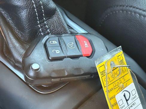 Used 2025 Jeep Gladiator Sport image 39